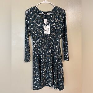Hawthorn. Womens Green Floral Boho Long Sleeves Soft  Stretch Wrap Dress MP NWT